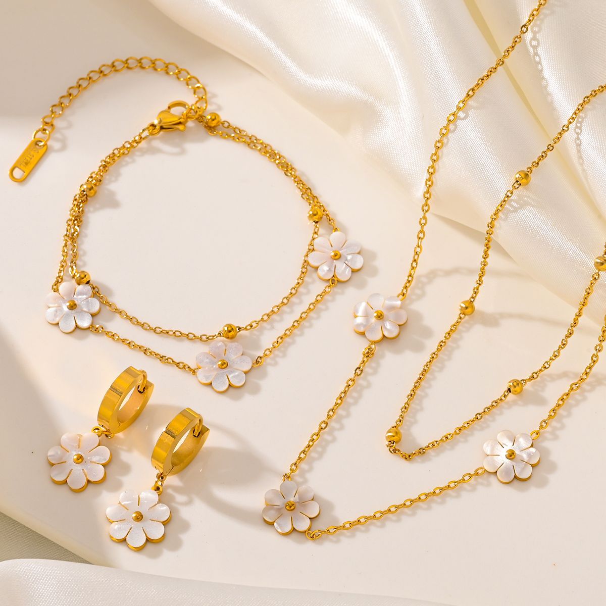 DaisyFlower Necklace